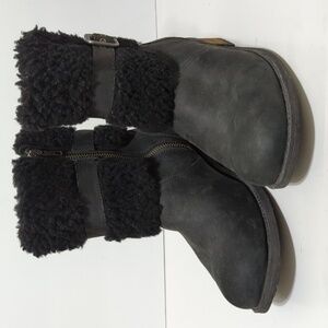 UGG Blayre II boots. Women's size 7
